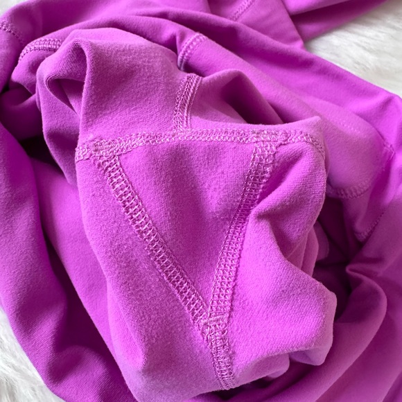 On-The-Go PowerHold® Size Small High-Waisted Legging in Electric Orchid Neon - Picture 9 of 11